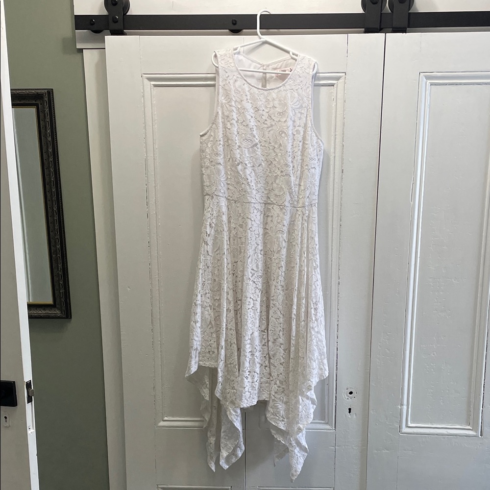 Nanette Lepore White Lace Dress size 8
Medium Handkerchief hem